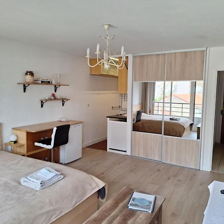 Chic Parisian Studio Retreat Bright Spacious And Secure Parking Екстер'єр фото